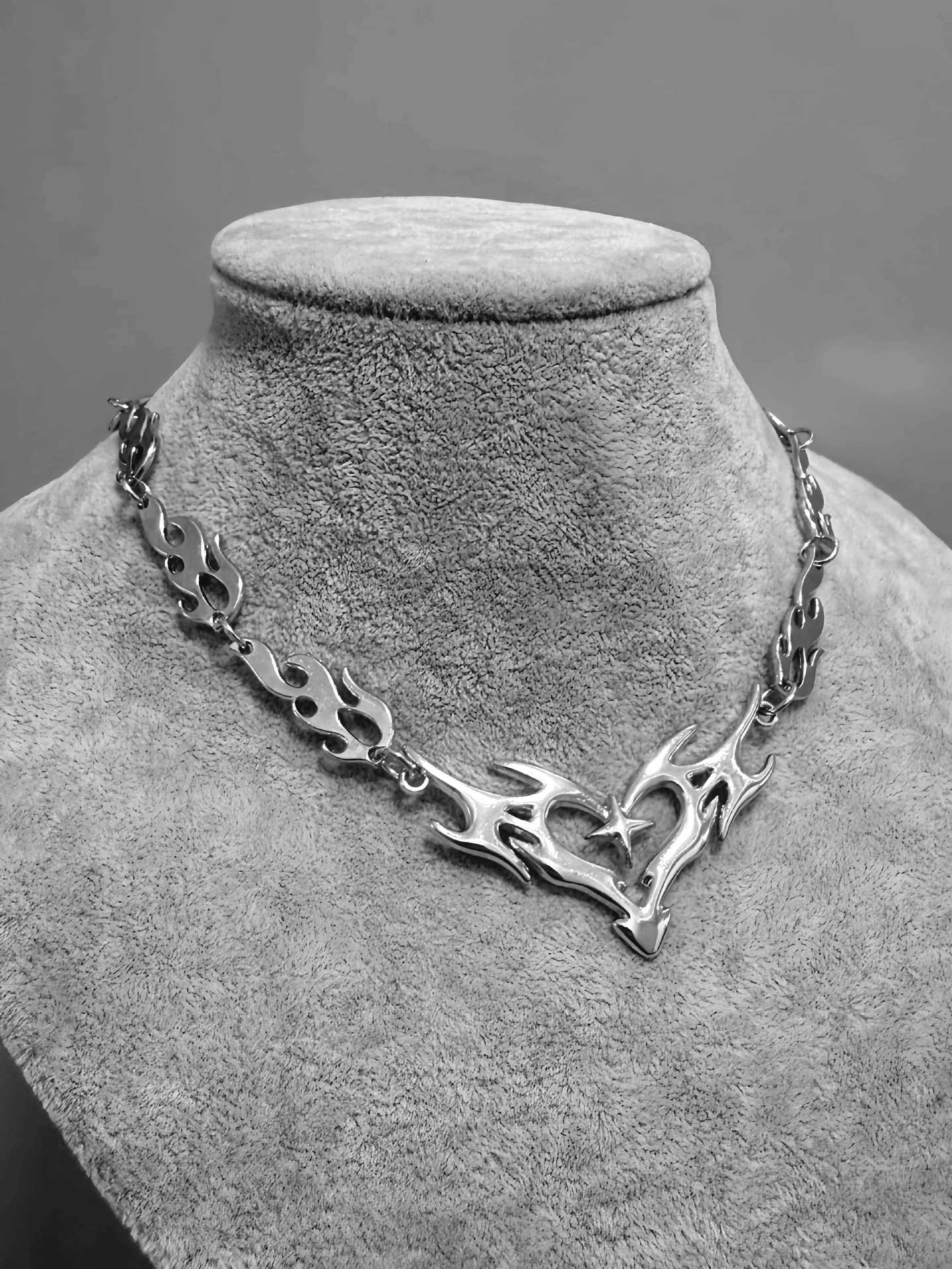 Wholesale Hollow flame totem heart small iron necklace hip hop clavicle chain accessories